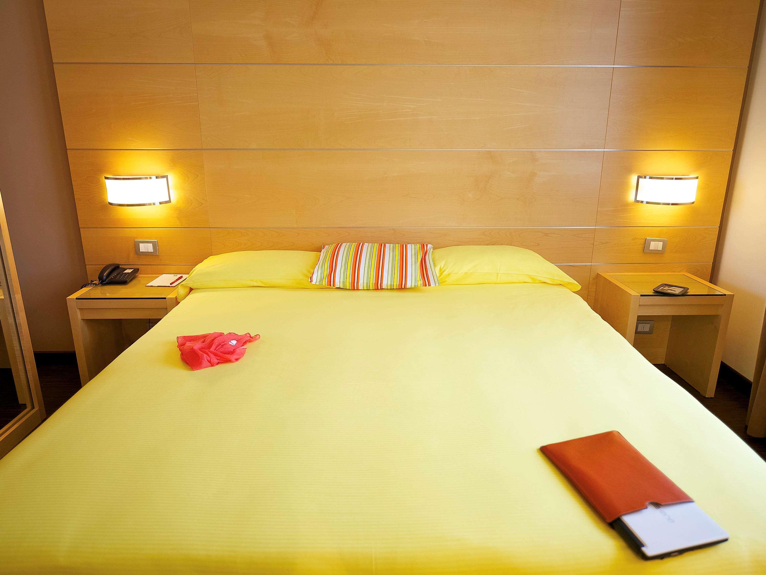 Ibis Styles Parma Toscanini Экстерьер фото
