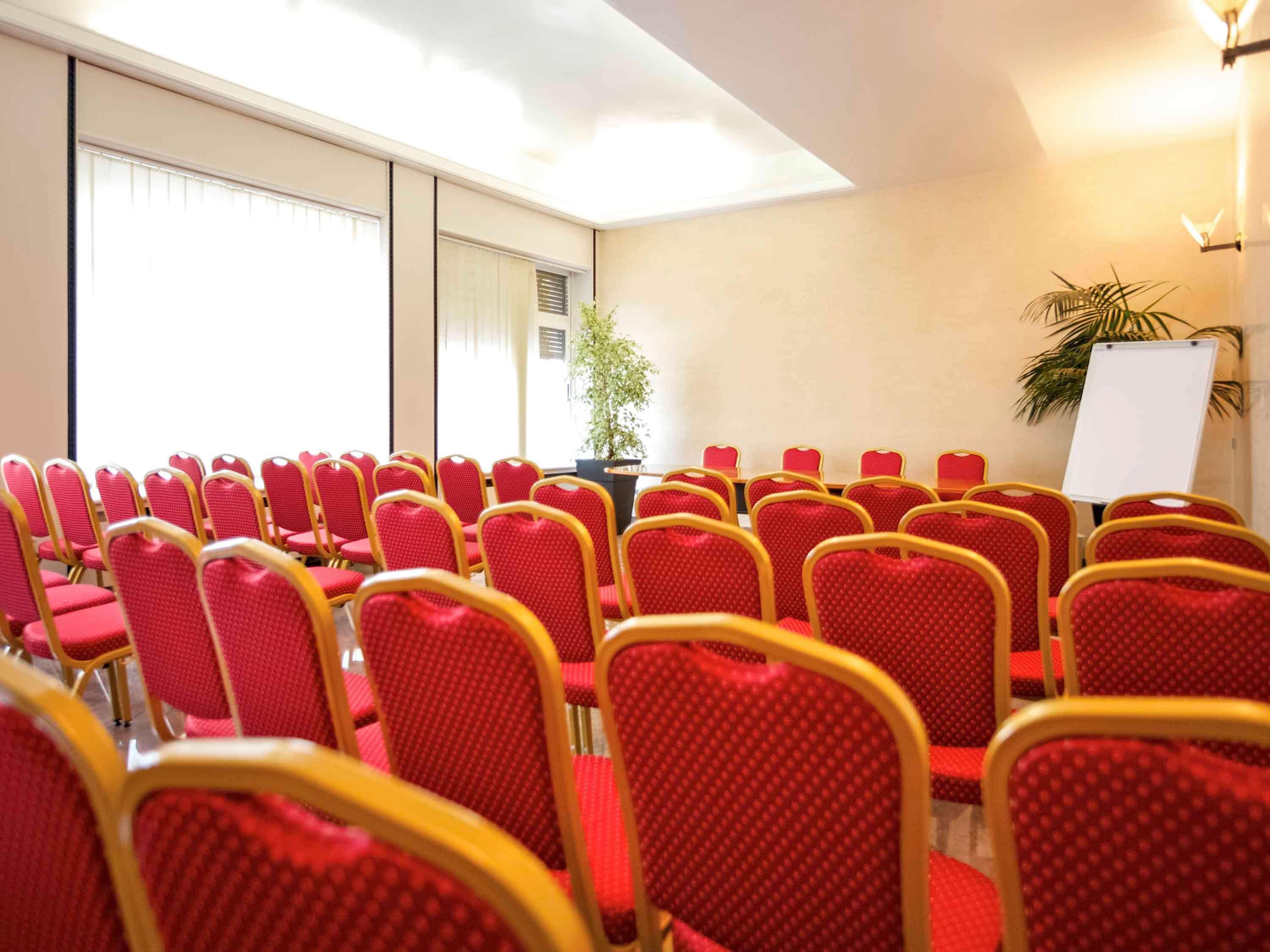 Ibis Styles Parma Toscanini Экстерьер фото