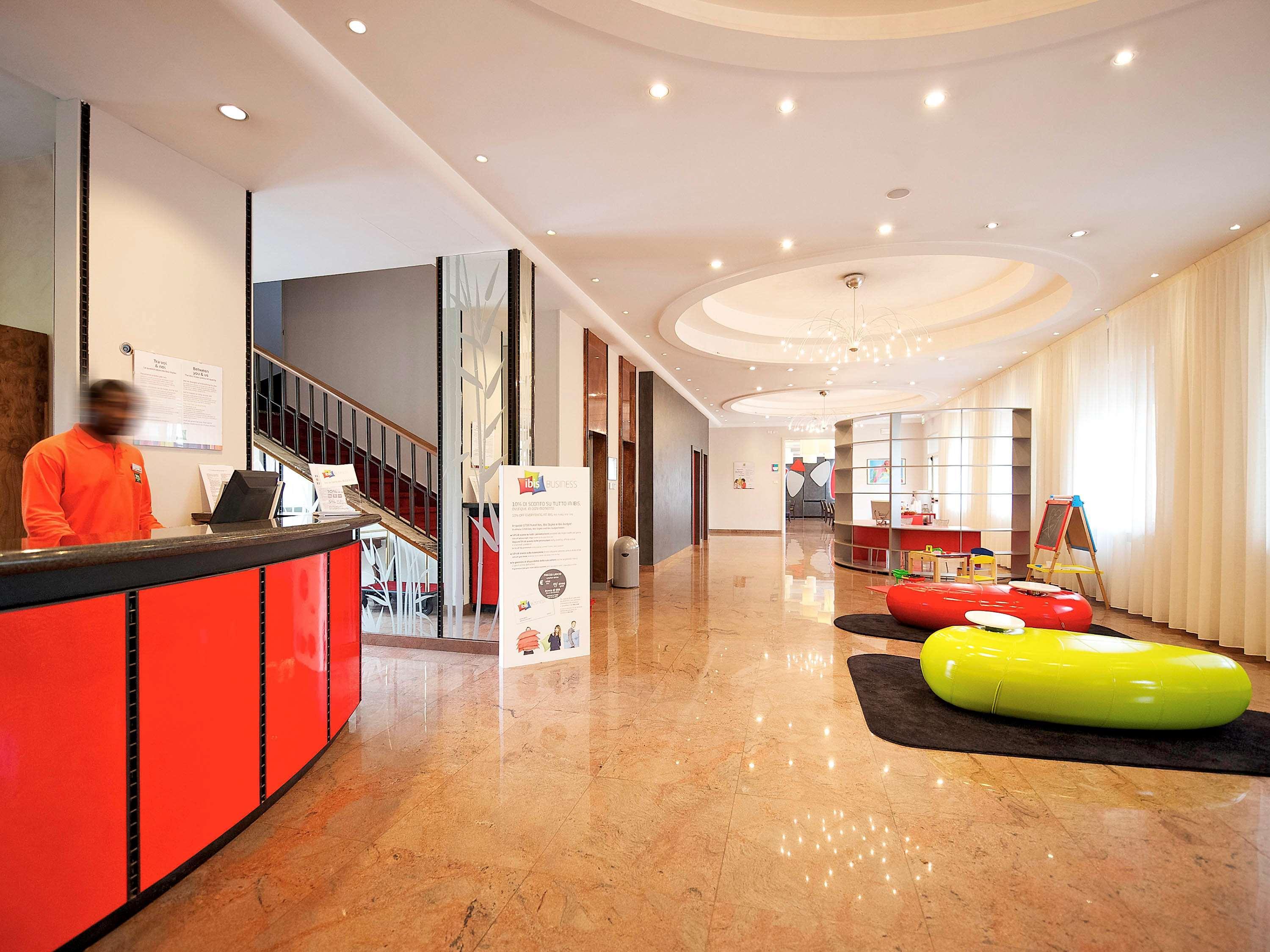 Ibis Styles Parma Toscanini Экстерьер фото