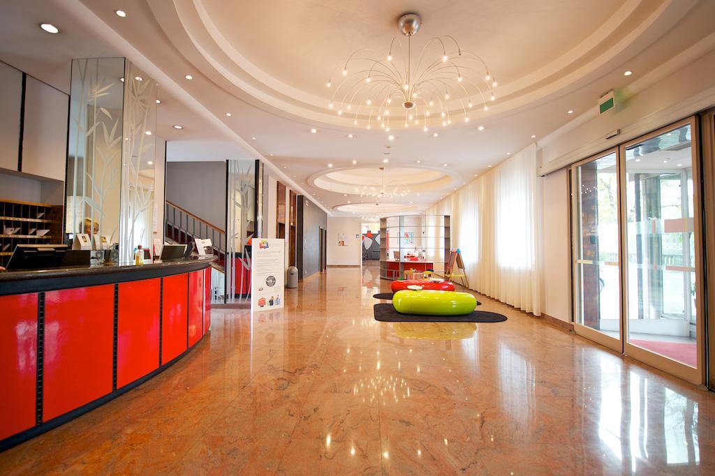 Ibis Styles Parma Toscanini Экстерьер фото