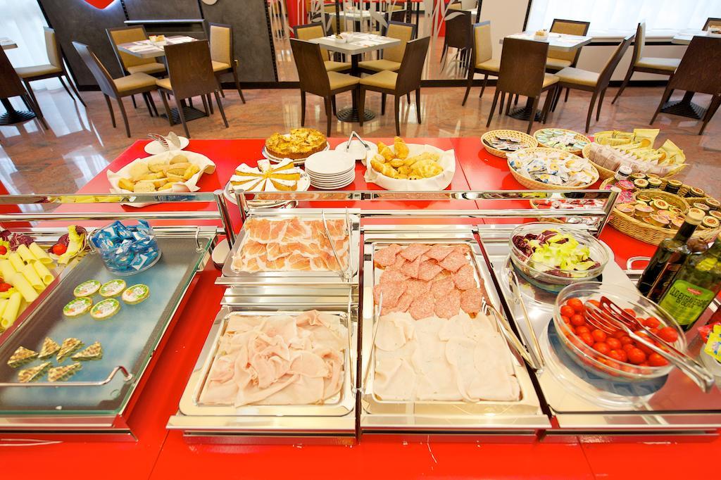 Ibis Styles Parma Toscanini Экстерьер фото
