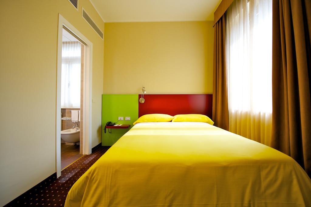 Ibis Styles Parma Toscanini Экстерьер фото