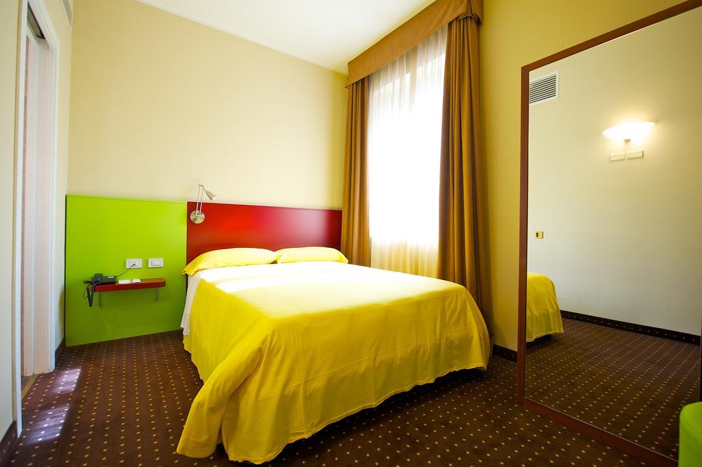 Ibis Styles Parma Toscanini Экстерьер фото