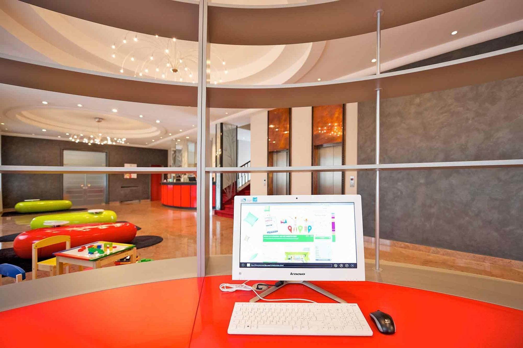 Ibis Styles Parma Toscanini Экстерьер фото