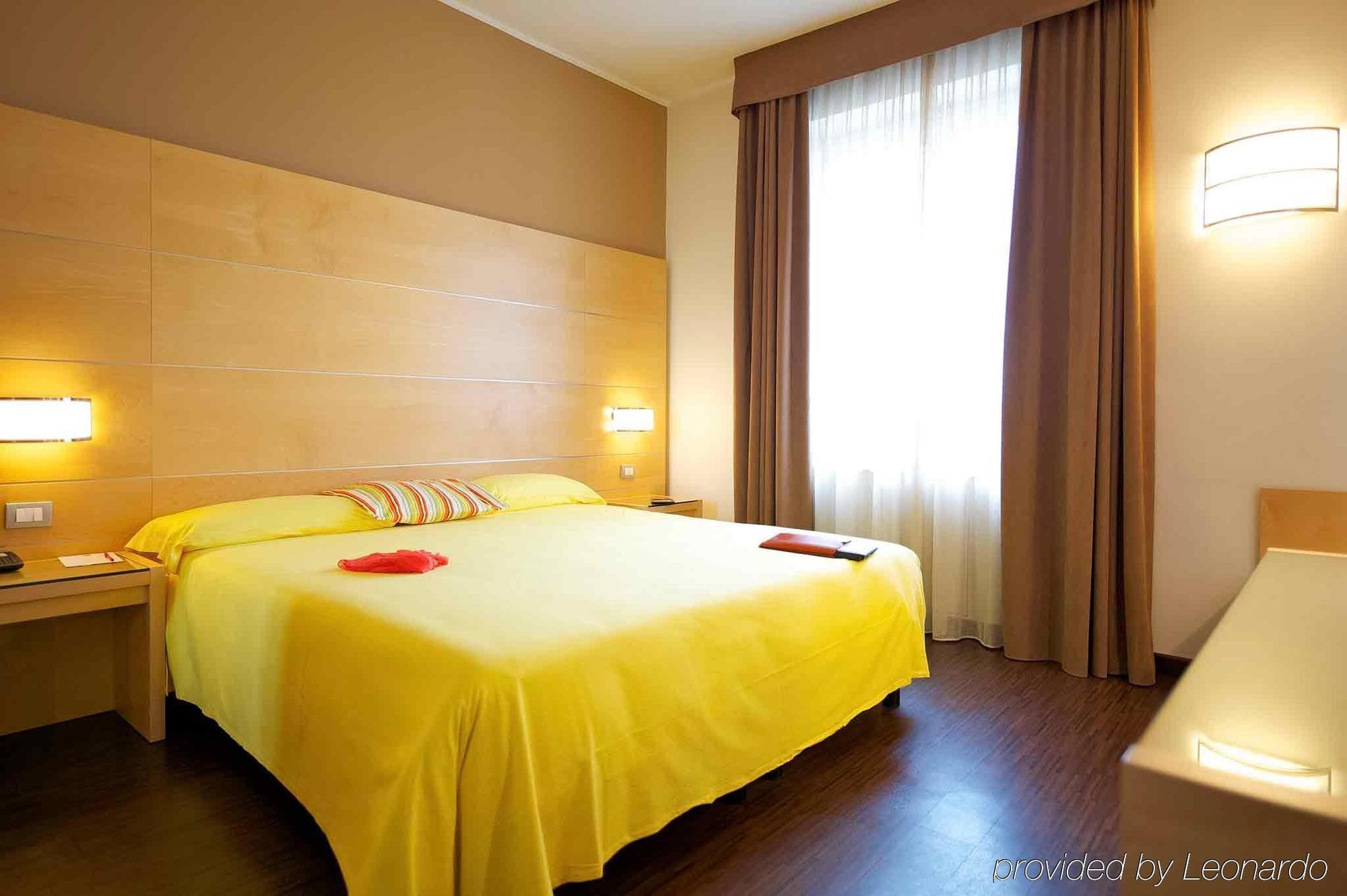 Ibis Styles Parma Toscanini Экстерьер фото