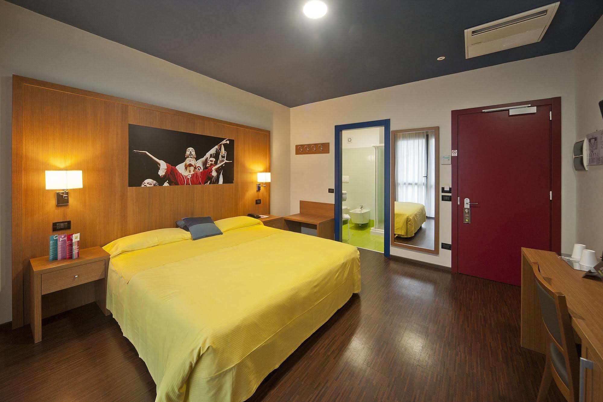 Ibis Styles Parma Toscanini Экстерьер фото
