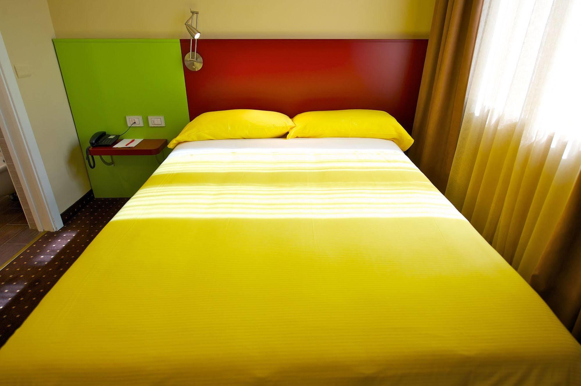 Ibis Styles Parma Toscanini Экстерьер фото
